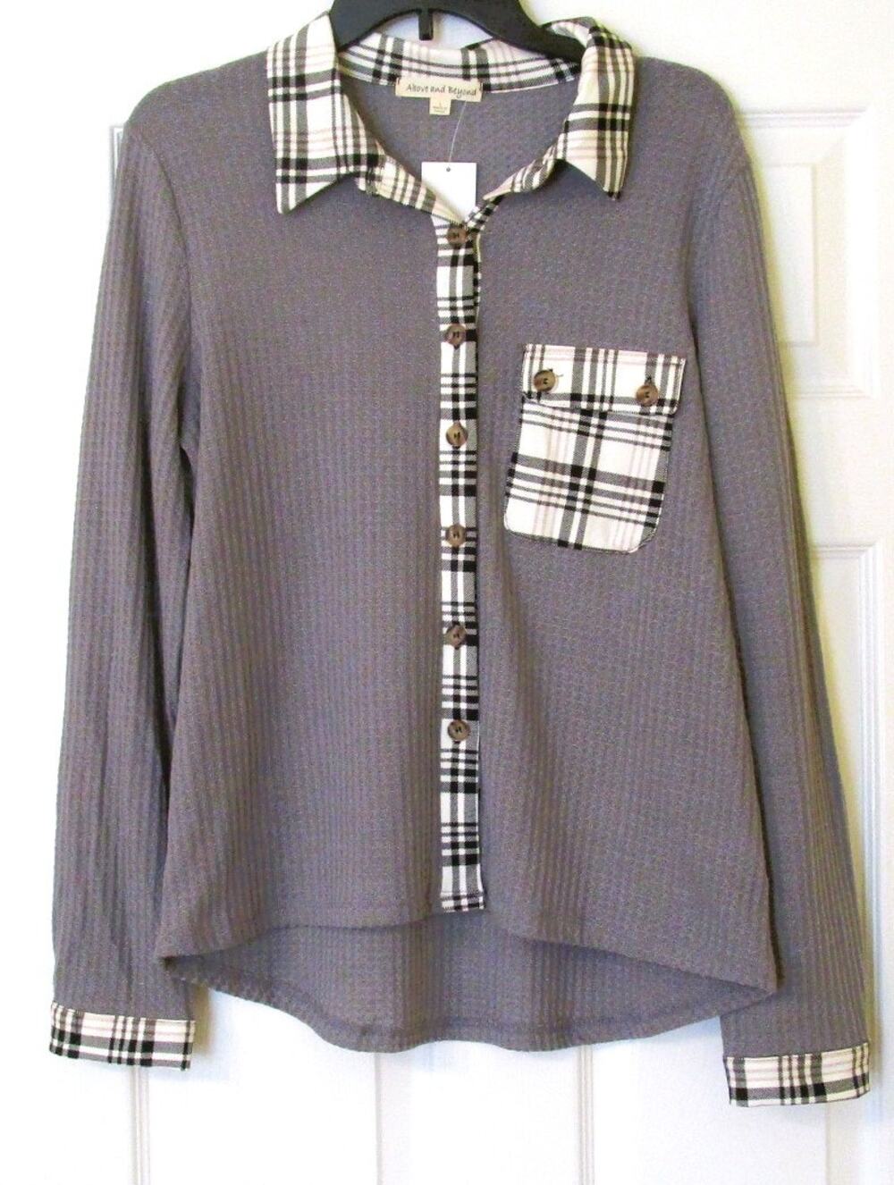 Above and Beyond Women's Gray Top with Black and White Plaid Trim Size Large